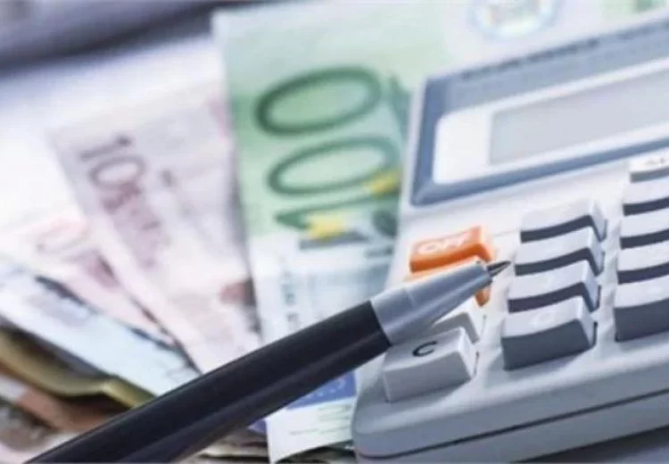 ΕΦΚΑ: Νέα φωτιά στις εισφορές των επαγγελματιών – Πόσο αυξάνονται από τον Γενάρη