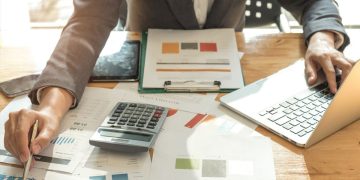 Ελεύθεροι επαγγελματίες: Έρχεται ο τεκμαρτός τρόπος φορολόγησης