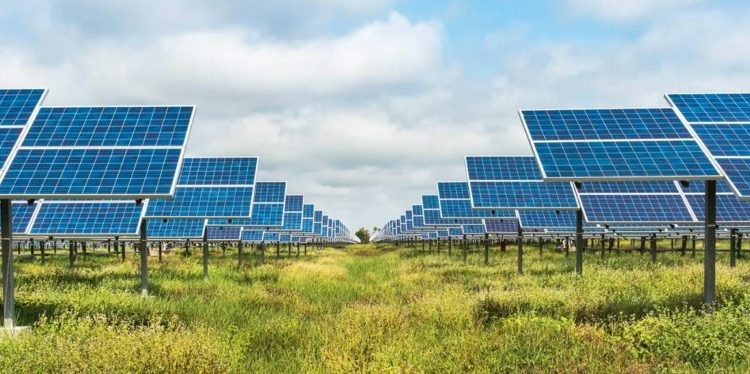 Στη Δ. Ελλάδα επενδύει η Amazon με ηλιακό πάρκο