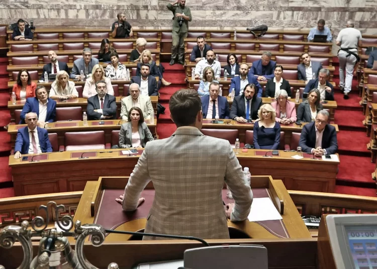 Ποιοι είναι οι 16 βουλευτές του ΣΥΡΙΖΑ που καταψήφισαν τις επιλογές Κασσελάκη στην ΚΟ