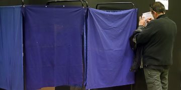 Αυτοδιοικητικές εκλογές: 6 δήμαρχοι βγήκαν χωρίς να κλείσουν οι κάλπες