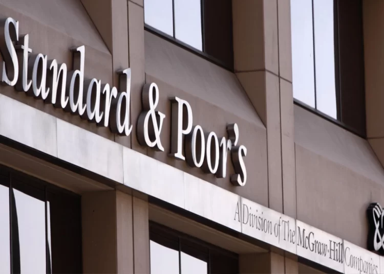 Standard and Poor’s: Επενδυτική βαθμίδα στην ελληνική οικονομία – Τι σημαίνει για τη χώρα και τους πολίτες