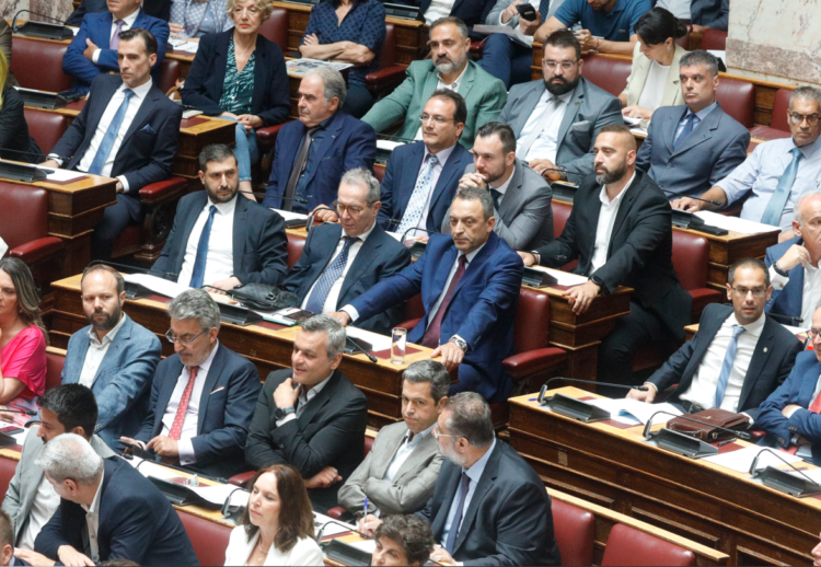 ¨Σπαρτιάτες¨: Κατηγορούνται για «εξαπάτηση εκλογέων» 11 βουλευτές