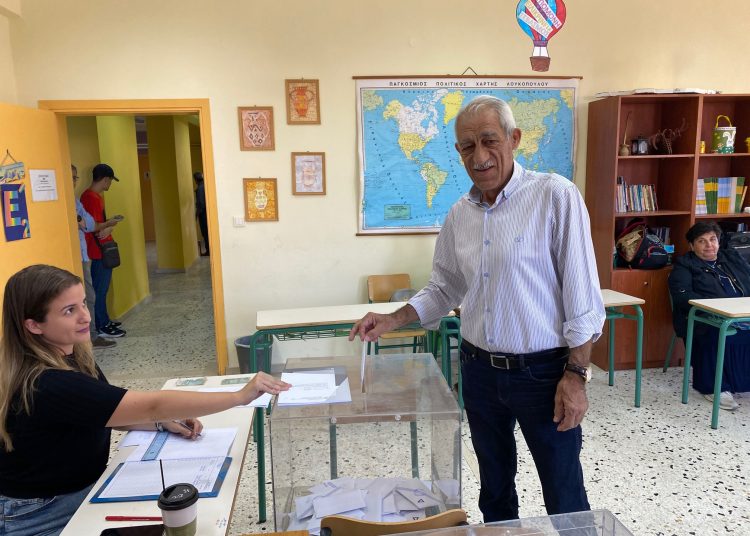 Άσκησε το εκλογικό του δικαίωμα ο Γ. Λυμπέρης: «Σήμερα κρίνει ο κόσμος»