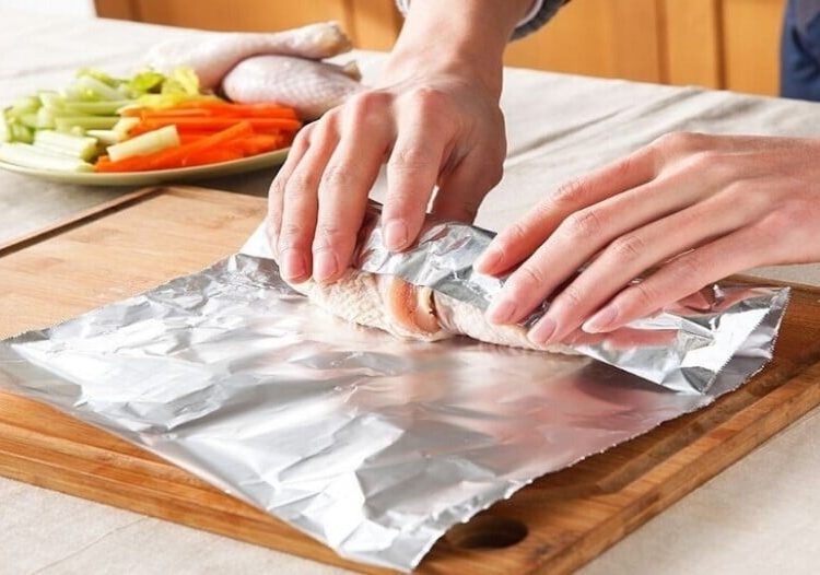 Γιατί δεν πρέπει να σκεπάζουμε με αλουμινόχαρτο το φαγητό