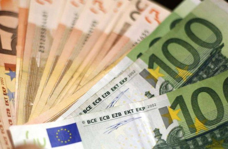 Τρίκαλα: Περαστική πήρε σακούλα με 22.000 ευρώ που θα έπαιρναν απατεώνες