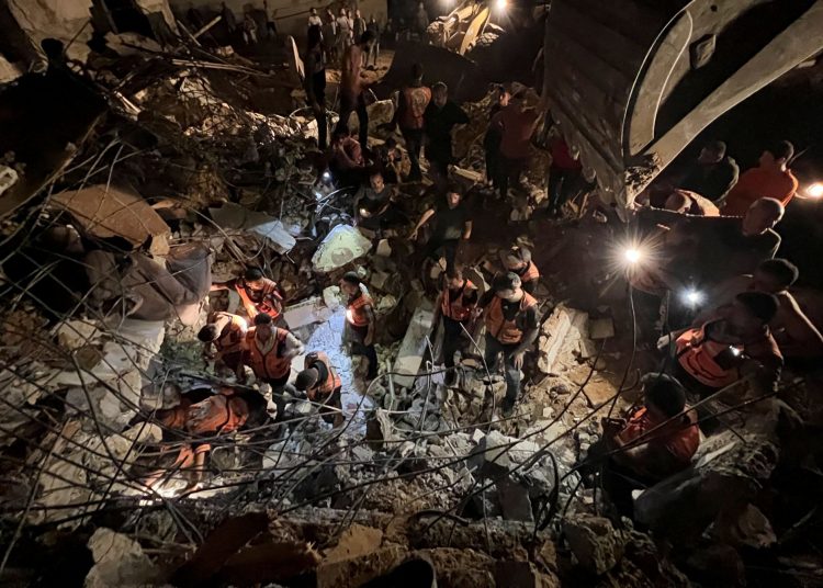 Ισραήλ: Νέοι βομβαρδισμοί στη Γάζα-10.569 οι νεκροί με 4.500 να είναι παιδιά