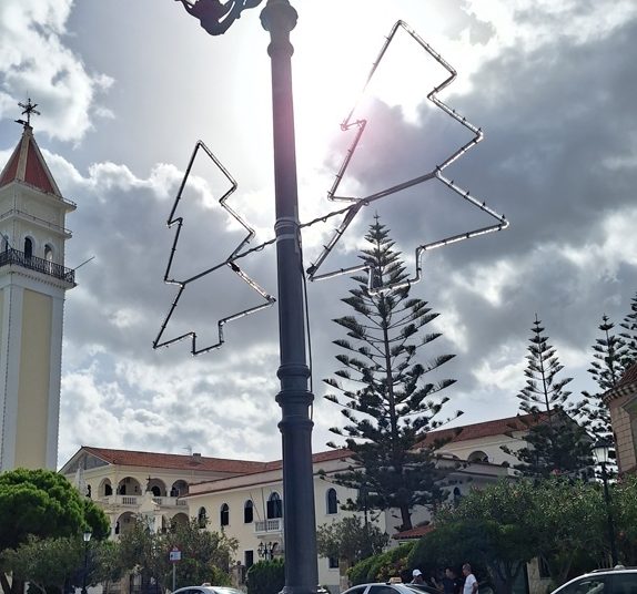 Η Ζάκυνθος “στολίζεται” Χριστουγεννιάτικα