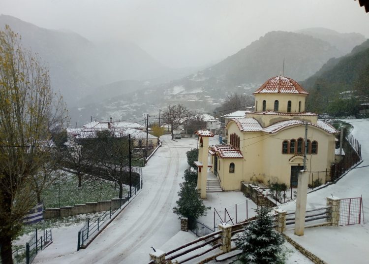 Ηλεία: Έπεσε το πρώτο χιόνι σε Δίβρη, Αγία Κυριακή & Ανδρίτσαινα