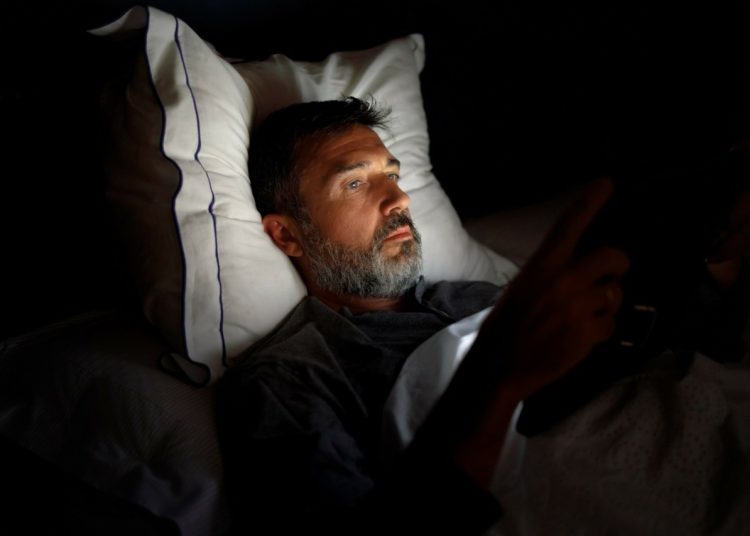 Γιατί κοιμόμαστε λιγότερο όσο μεγαλώνουμε