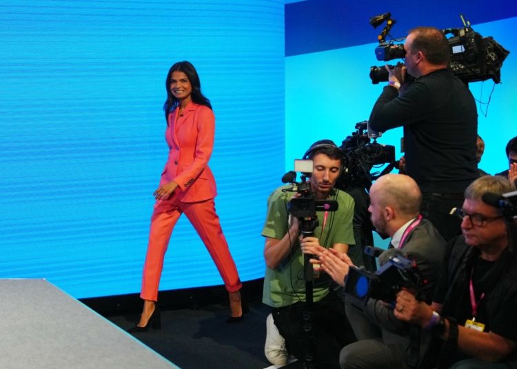 Η σύζυγος του Σούνακ είναι πιο πλούσια κι από τη βασιλική οικογένεια της Βρετανίας