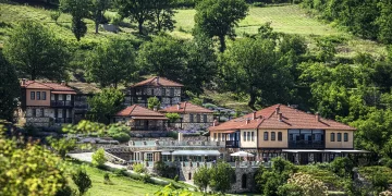 8 παραμυθένιοι ξενώνες στην Ελλάδα για τα Χριστούγεννα