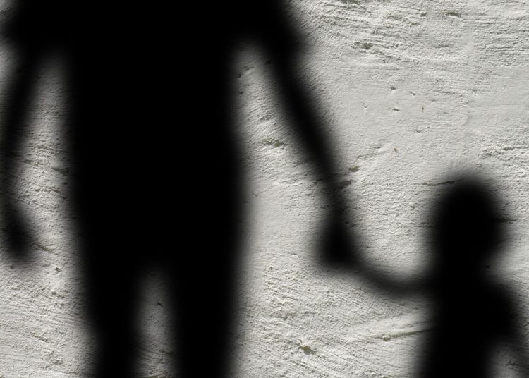 Ηλεία: 16 χρόνια φυλακή για τον παππού που θώπευε την εγγονή του