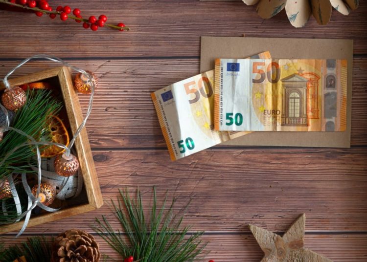 Δώρο Χριστουγέννων 2023: Πότε θα καταβληθεί, υπολογίστε Online το ποσό