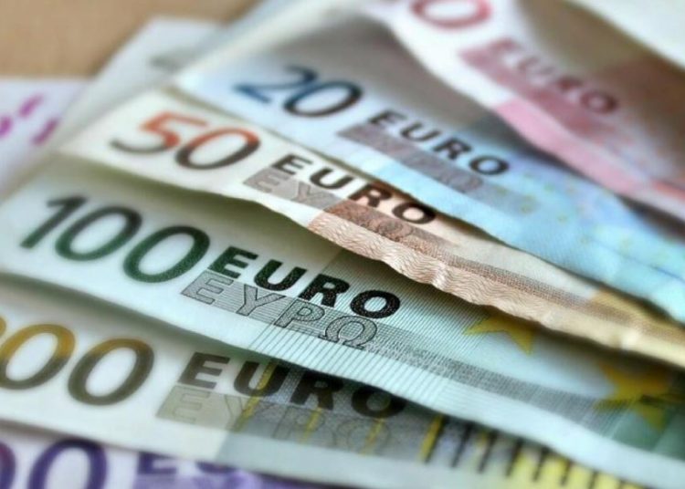 Ελάχιστο Εγγυημένο Εισόδημα: «Τριπλή» ενίσχυση για τους δικαιούχους από σήμερα