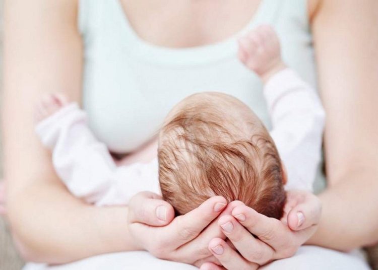 Eπίδομα μητρότητας και σε αυτοαπασχολούμενες και αγρότισσες