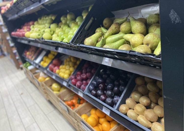 Φρούτα: Αγρότες, μεσάζοντες & έμποροι ανεβάζουν τις τιμές