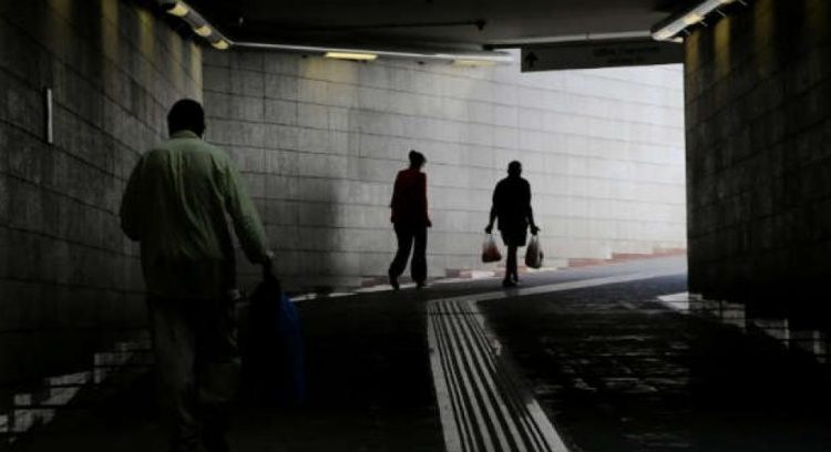 4 στους 5 Έλληνες νιώθουν φτωχοί-Xαμηλό και το μορφωτικό επίπεδο