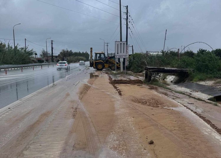 Ηλεία: Προβλήματα από την κακοκαιρία-Πλημμύρες και ζημιές από ανεμοστρόβιλο