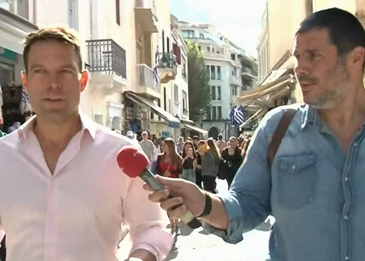 Νέα συνέντευξη Κασσελάκη στο… δρόμο: Το μαξιλάρι των €37 δισ. ήταν η πιο μνημονιακή απόφαση της κυβέρνησης του ΣΥΡΙΖΑ