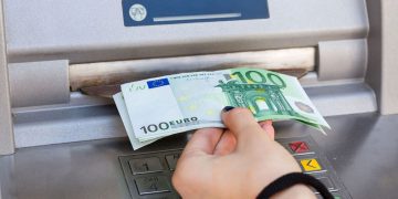 Άνεργοι: Πότε θα πάρουν δώρο Χριστουγέννων & επίδομα -Τι ποσό θα μπει στα ΑΤΜ