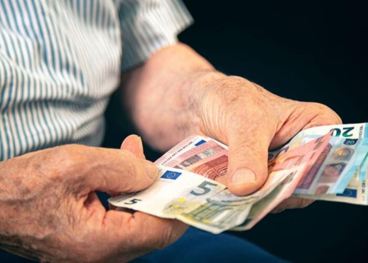 Εργαζόμενοι συνταξιούχοι: Ποιες αλλαγές φέρνει η νέα διάταξη