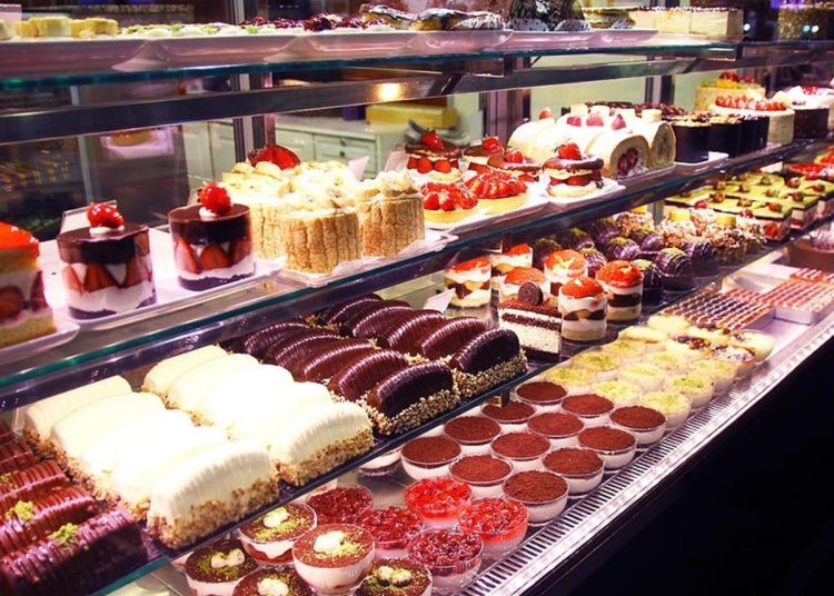 Θεσσαλονίκη: “Γλυκατζής” διαρρήκτης έκλεψε χρήματα και γλυκά