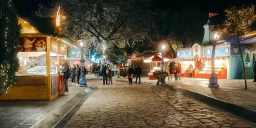 Χριστούγεννα στην Ελλάδα: 5 προορισμοί για οικογενειακές διακοπές