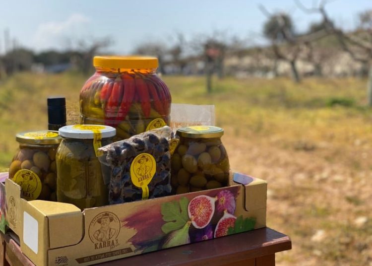 Η φάρμα του Βασίλη Καρρά: Ο παράδεισός που έφτιαξε στο χωριό του