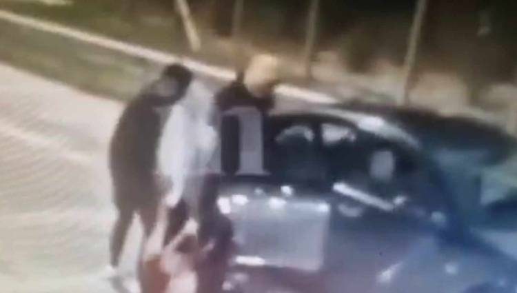 Σοκ στην Αχαΐα με κουκουλοφόρους που ήθελαν να αρπάξουν γυναίκα