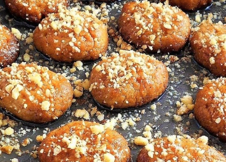 Φτιάχνουμε μελομακάρονα στο σπίτι: όλα τα μυστικά για το καλύτερο αποτέλεσμα