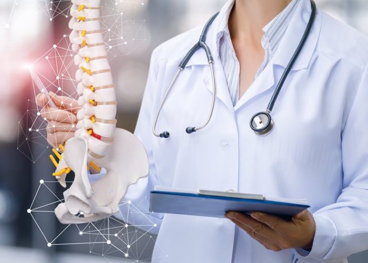 Πώς η διατροφή “φροντίζει” την υγεία της σπονδυλικής σας στήλης