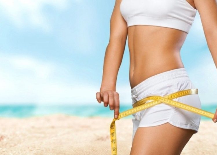 «Πρέπει να κόψω το βραδινό για να αδυνατίσω» – Και άλλοι 4 μύθοι για την απώλεια βάρους