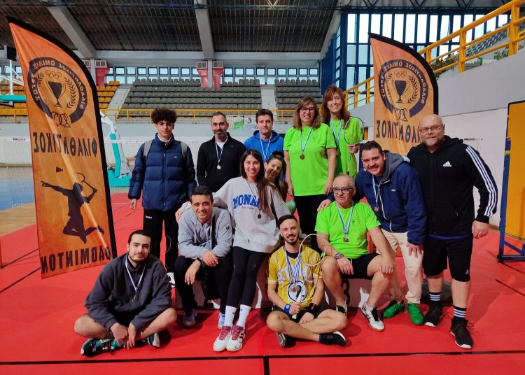 Φιλαθλητικός: Παρέδωσαν μαθήματα οι seniors του Badminton