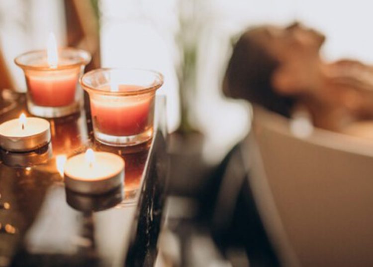 Αρωματικά κεριά: Πόσο μας ωφελούν – 10 αρώματα με αγχολυτική δράση