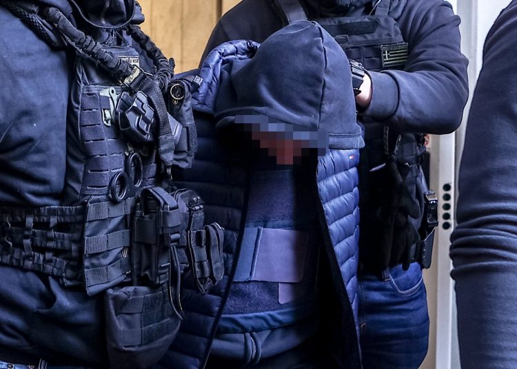 Ρέντη: «Ξέρει αλλά φοβάται να πει ποιος του έδωσε τη φωτοβολίδα»