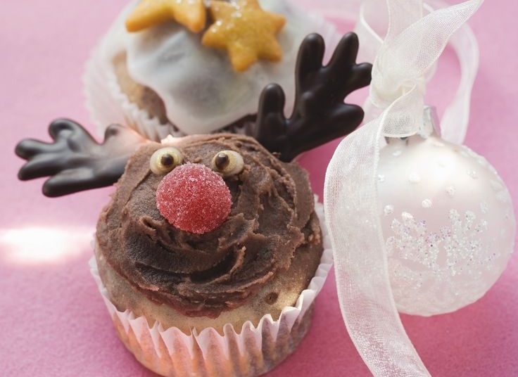 Χριστουγεννιάτικα muffins με frosting κακάο