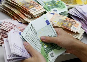 Αυτοί είναι οι καθαροί μισθοί για υπουργούς, βουλευτές, δημάρχους και διοικητές