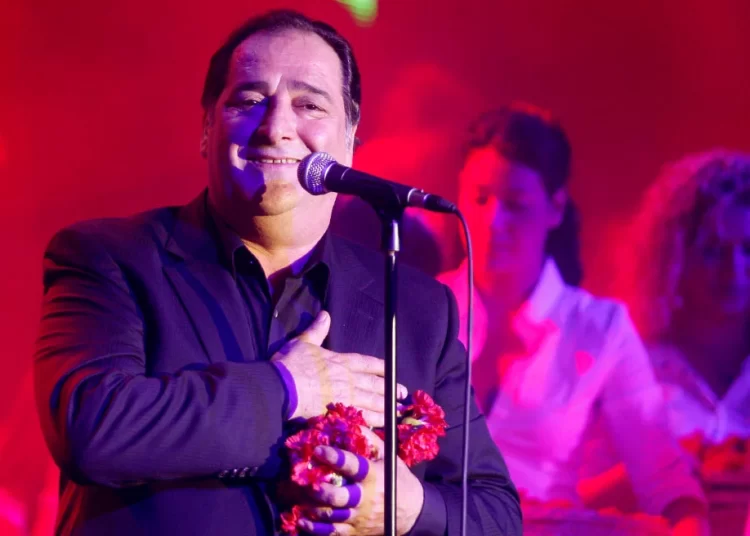 Βασίλης Καρράς: Η μεγάλη καριέρα και οι σταθμοί της ζωής ενός σπουδαίου λαϊκού βάρδου