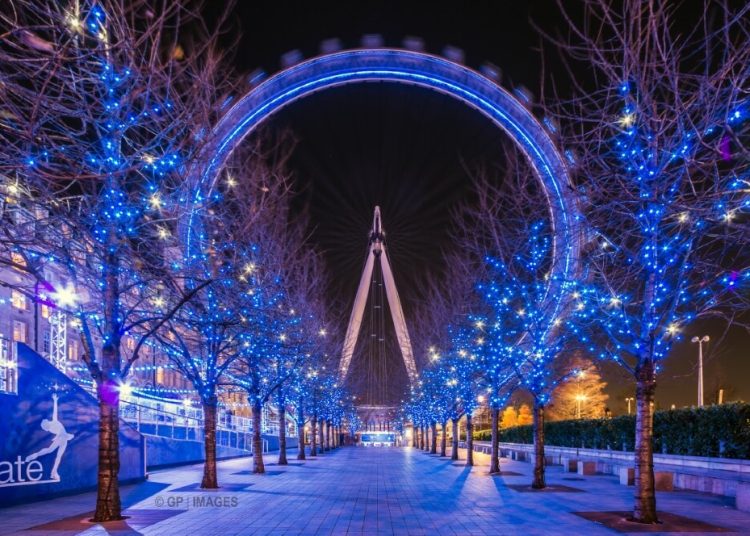 Φθηνότερο το εξωτερικό για τα Χριστούγεννα – «Με τα μισά χρήματα θα πάμε ταξίδι»