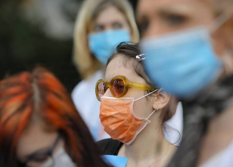 Κορωνοϊός: Γιορτές & νέα μετάλλαξη αυξάνουν τα κρούσματα