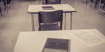 Έλληνες μαθητές: Μειώθηκαν οι επιδόσεις στα μαθήματα-Τι φταίει και δεν διαβάζουν