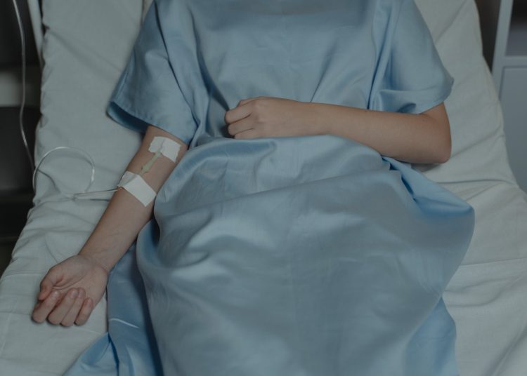 Ηράκλειο: Με σοβαρές βλάβες στον εγκέφαλο η 17χρονη που υπέστη αλλεργικό σοκ