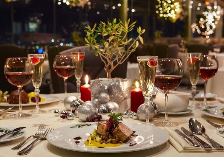 Πρωτοχρονιάτικο ρεβεγιόν: Οι καλύτερες ιδέες για στολισμό τραπεζιού