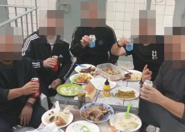 Κορυδαλλός: Φυλακισμένοι έκαναν ρεβεγιόν με φαγητά και μπύρες