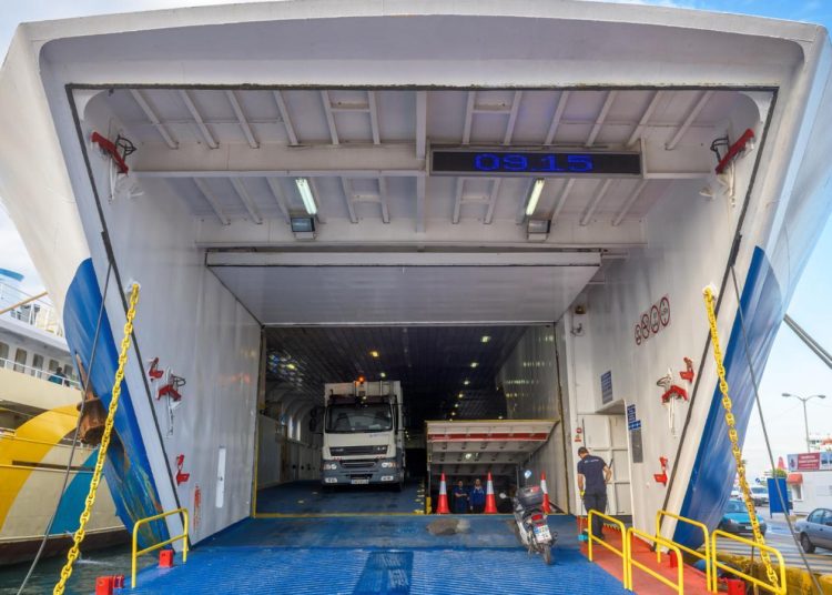 Τι αλλάζει για τη μεταφορά οχημάτων στα πλοία