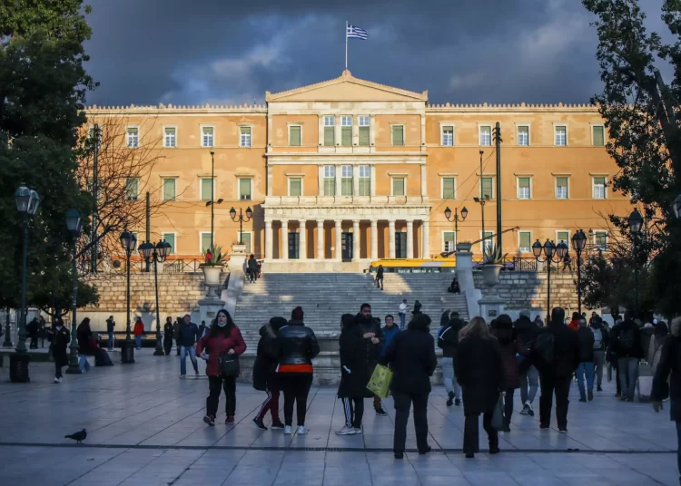 ΕΛΣΤΑΤ: Στα 10.413.982 μειώθηκε ο πληθυσμός της Ελλάδας – Περισσότερες οι γυναίκες από τους άνδρες