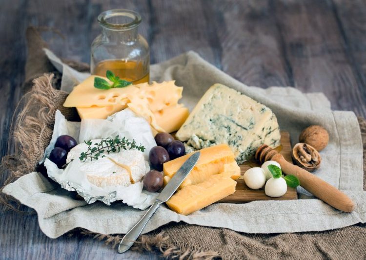 Πλατό τυριών για το γιορτινό τραπέζι