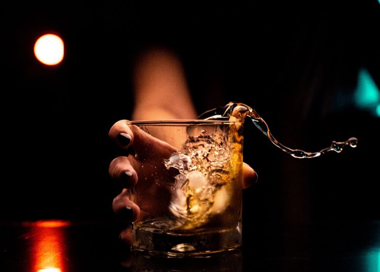 Γιορτές με οδική ασφάλεια: Πόση ώρα μετά το ποτό μπορείτε να οδηγήσετε