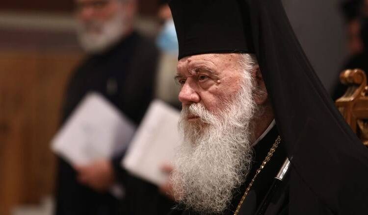 Ιερώνυμος για ομόφυλα ζευγάρια: Με ενοχλεί η τεκνοθεσία, όχι η συμβίωση